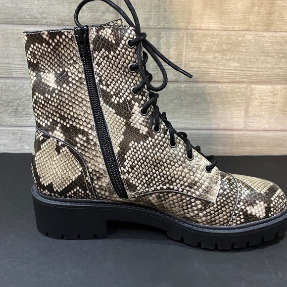 Chelsea & Violet- Size 9.5- Snake Skin Print - Picture 4 of 9